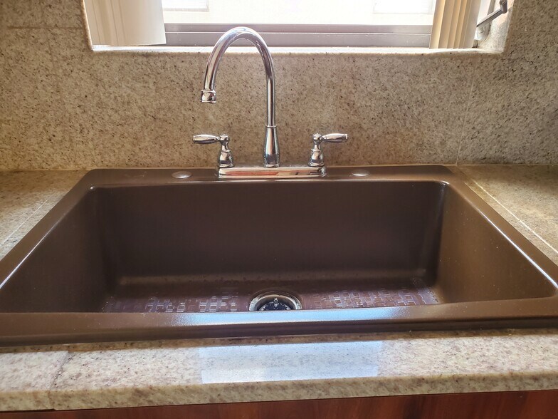 Building Photo - 145 W 43rd St