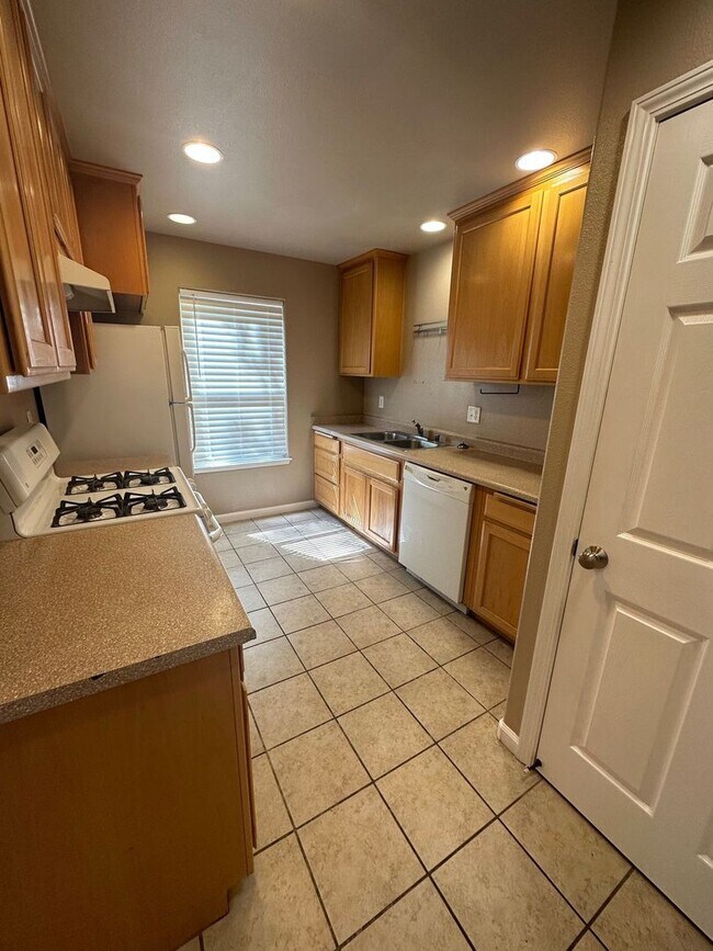 Primary Photo - 1149 W 3rd St