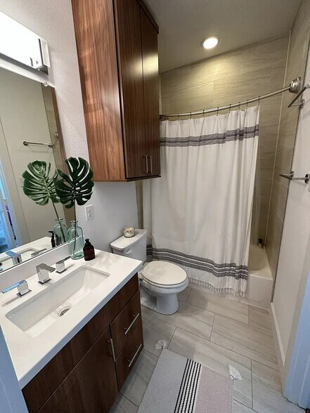 Building Photo - 5705 Bryan Pky