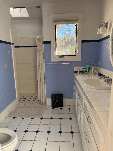 Building Photo - 588 S 15th St