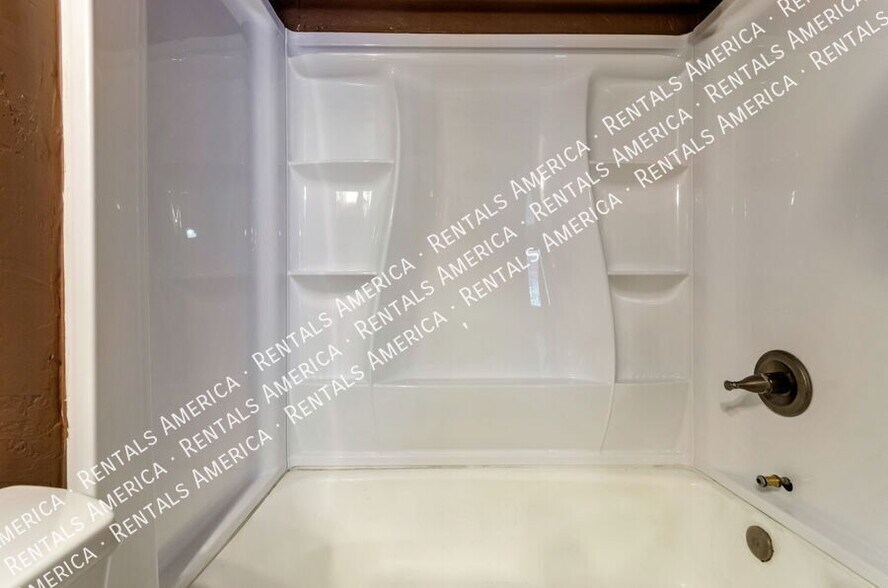 Building Photo - 55 N Cherry Ave