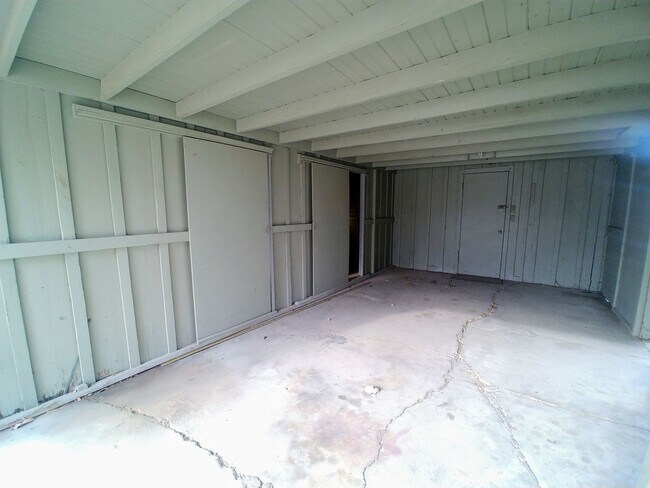 Building Photo - 114 Palo Alto Dr
