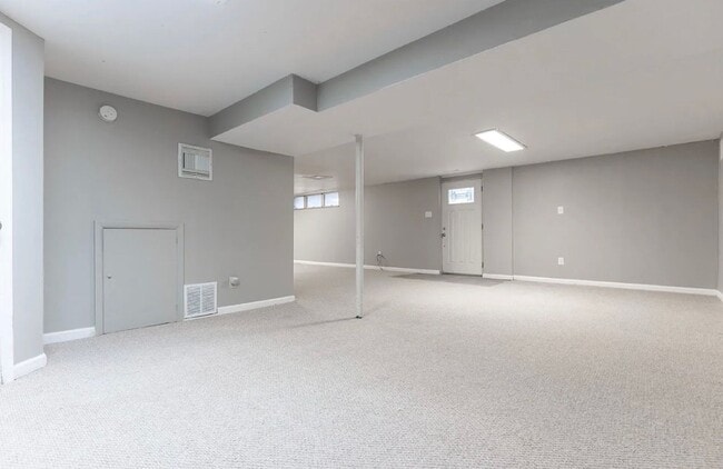 Building Photo - Charming 5 Bedroom/3 Bathroom Home with Large Finished Basement in Catonsville, MD!