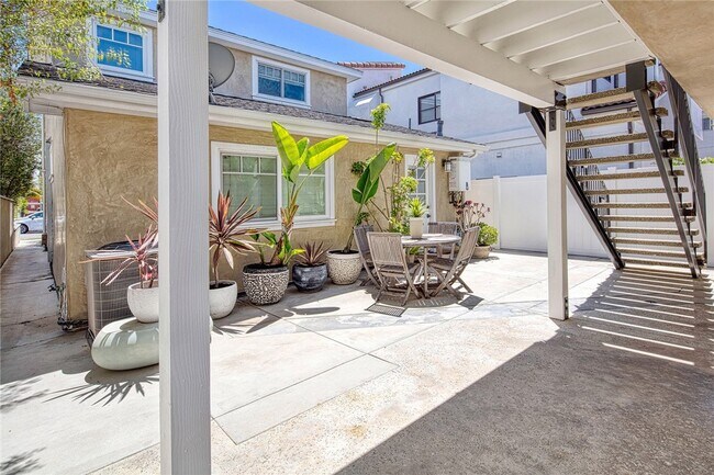 Building Photo - 705 Larkspur Ave