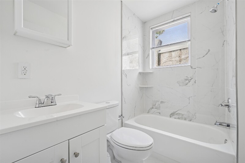 Building Photo - 230 N 61st St