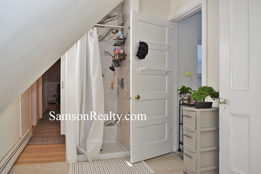 Building Photo - 351 Thayer St