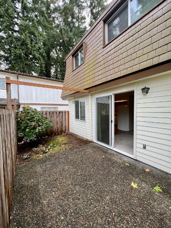 Building Photo - 2 BD Unit - Excellent Lacey Location