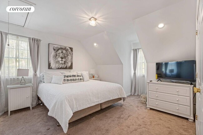 Building Photo - 84 Middle Hwy