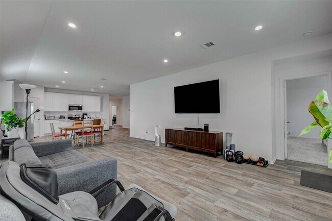 Building Photo - 31426 Yatesbury Ln