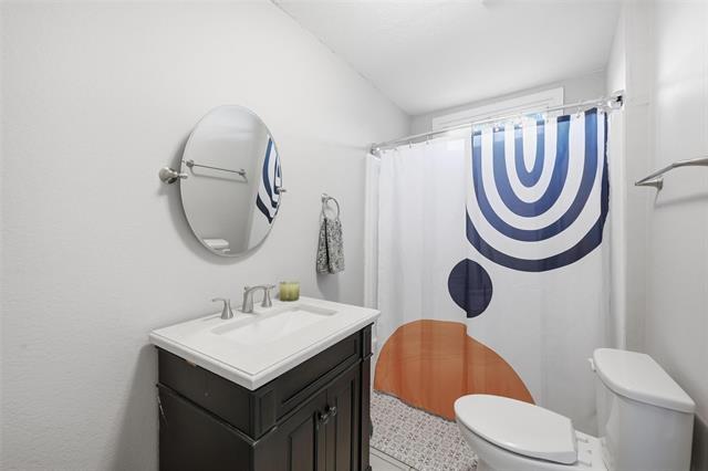 Building Photo - 108 W Heard St