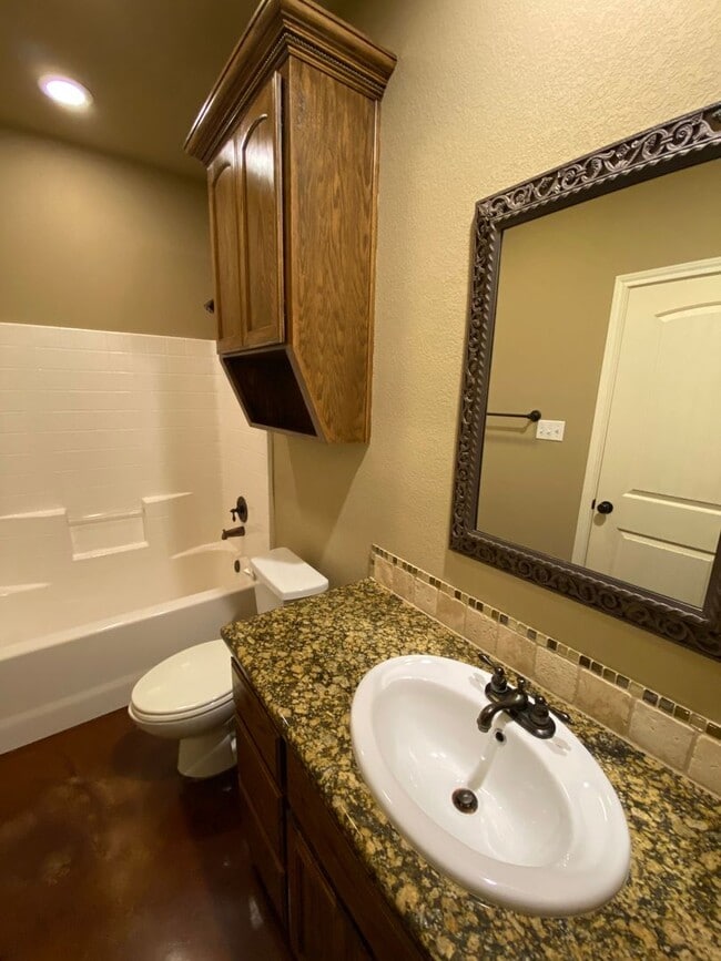 Building Photo - 3032 Silver Saddle Dr