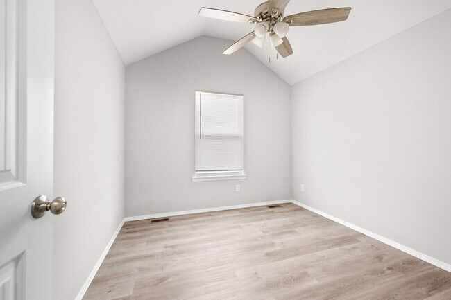 Building Photo - LEASING