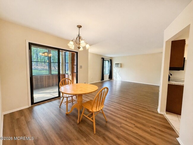 Building Photo - 174 Amberly Dr