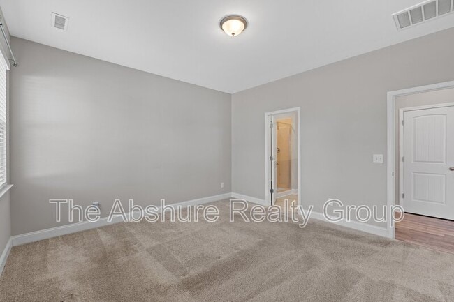 Building Photo - 138 Willow Grove Ln