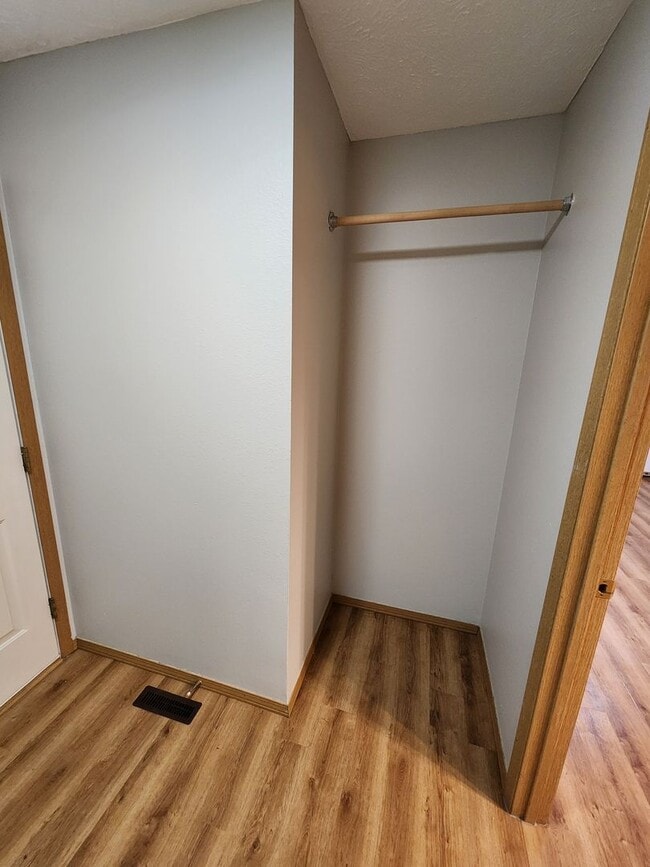 Building Photo - Spacious 2-Bedroom, 2-Bathroom Home AVAILABLE NOW!!