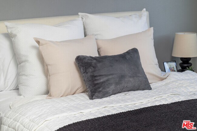 Building Photo - 1522 Cochran Ave