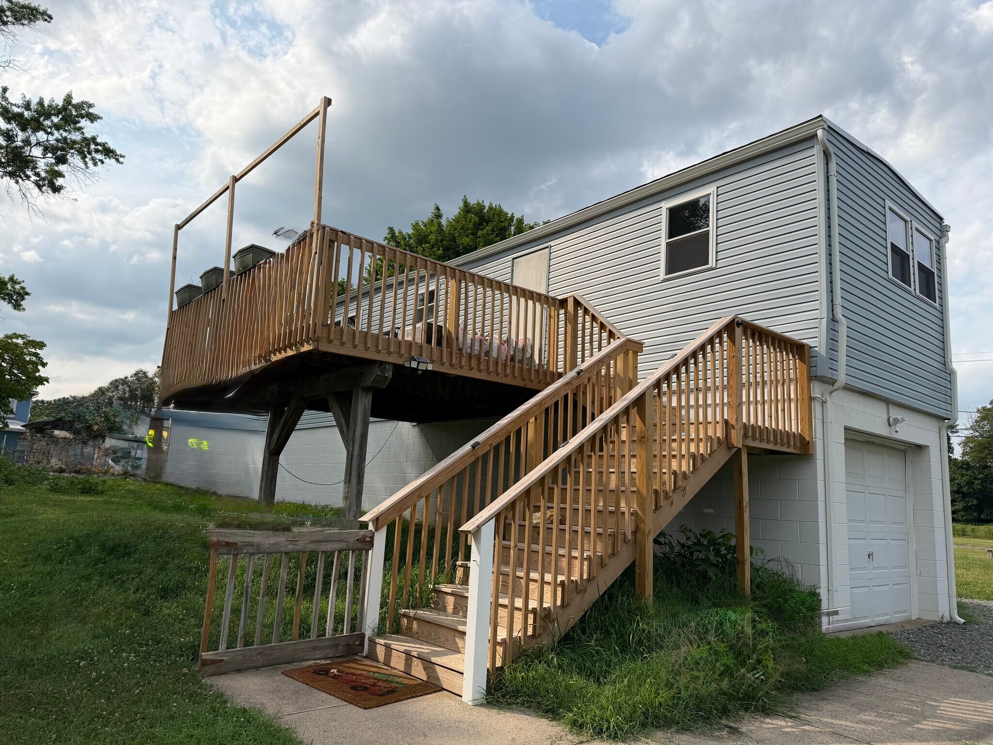 Building Photo - 770 River Rd