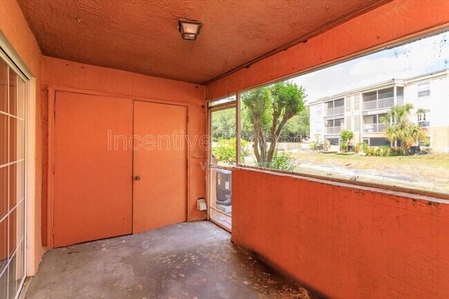 Building Photo - 4177 Versailles Dr