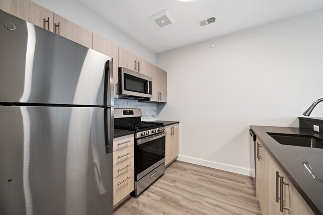 Building Photo - 72 S Essex Ave