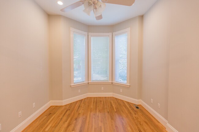 Building Photo - 1121 West Ave