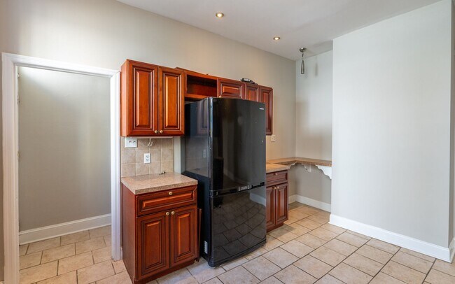 Building Photo - 1121 S 13th St