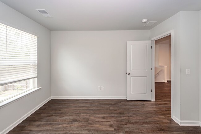 Building Photo - 4 Bedroom 2.5 Bath Home in Cane Bay Planta...