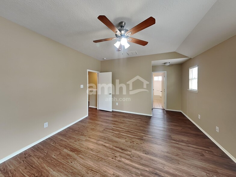 Building Photo - 8918 Farm Ridge Ln