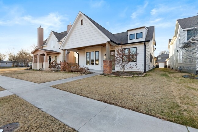 Building Photo - Luxury Rental in the Heart of the Rose District