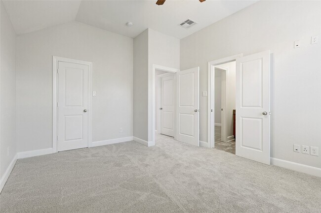 Building Photo - 5166 Oasis Park Ln