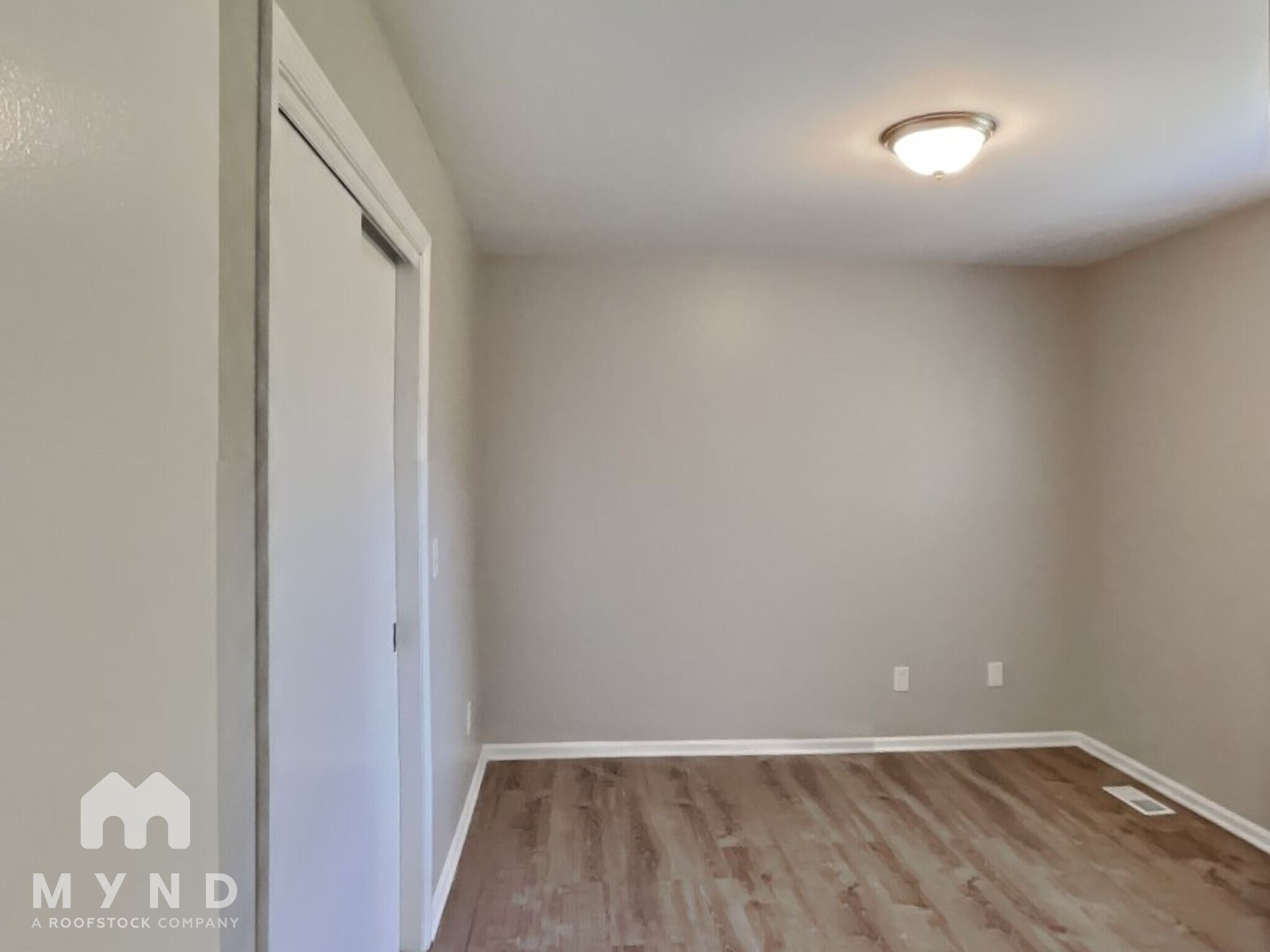 Building Photo - 6372 Birchview Dr S
