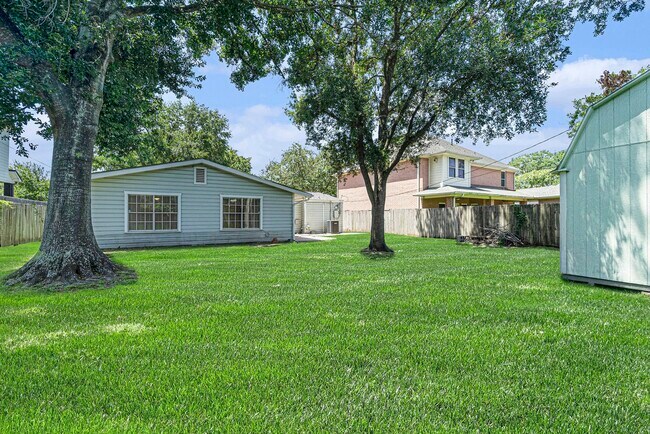 Building Photo - 1720 Libbey Dr