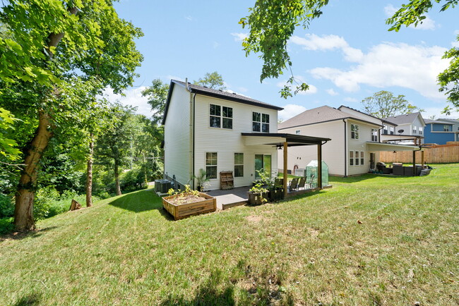 Building Photo - 418 Oak St