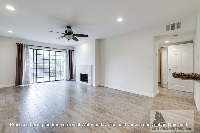 Building Photo - Remodeled Condo in Gated Community!