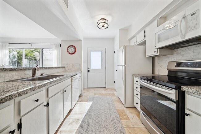 Building Photo - 2074 Augusta Dr