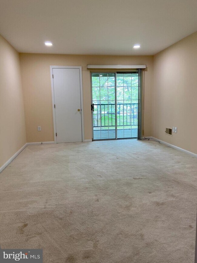 Building Photo - 232 Valley Stream Ln