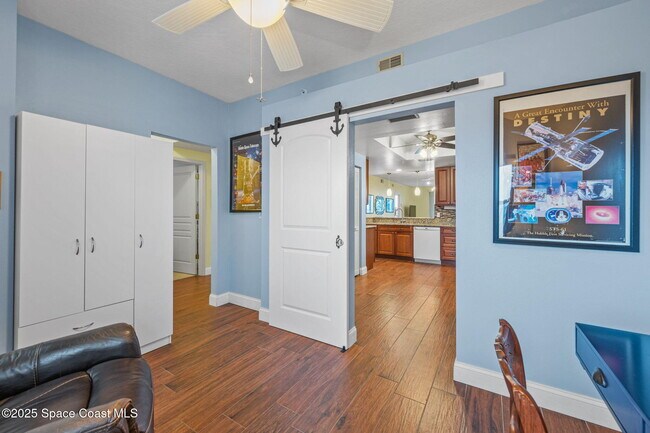 Building Photo - 8700 Ridgewood Ave