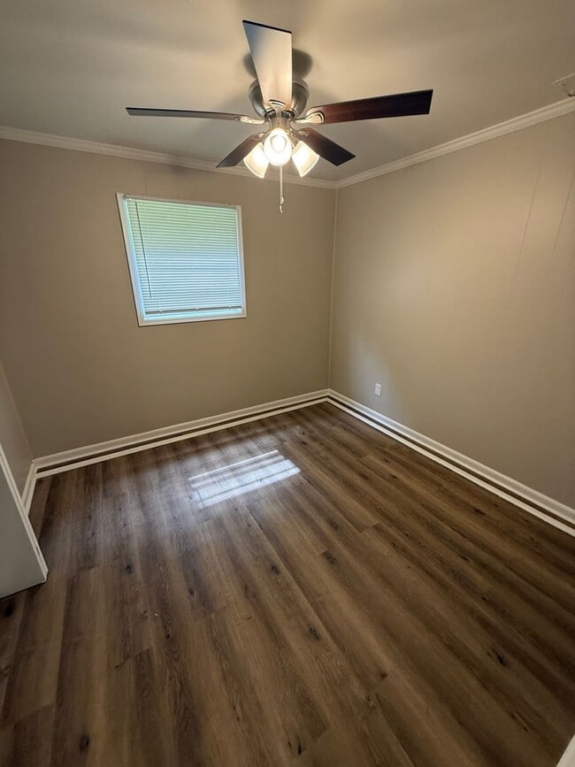 Building Photo - Classy Coral Way