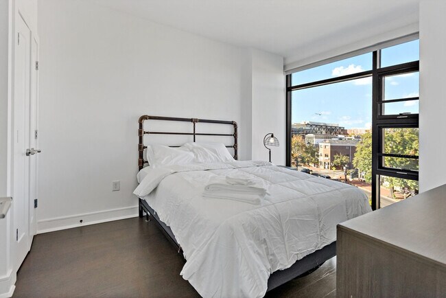 Building Photo - 904 T St NW