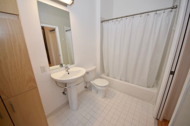 Building Photo - 1 bed, 1 bath condo in Cooper Young