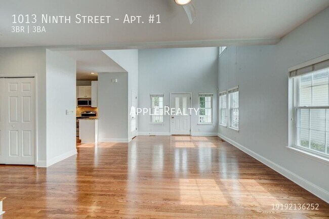 Building Photo - 1013 Ninth Street-Apt. #1