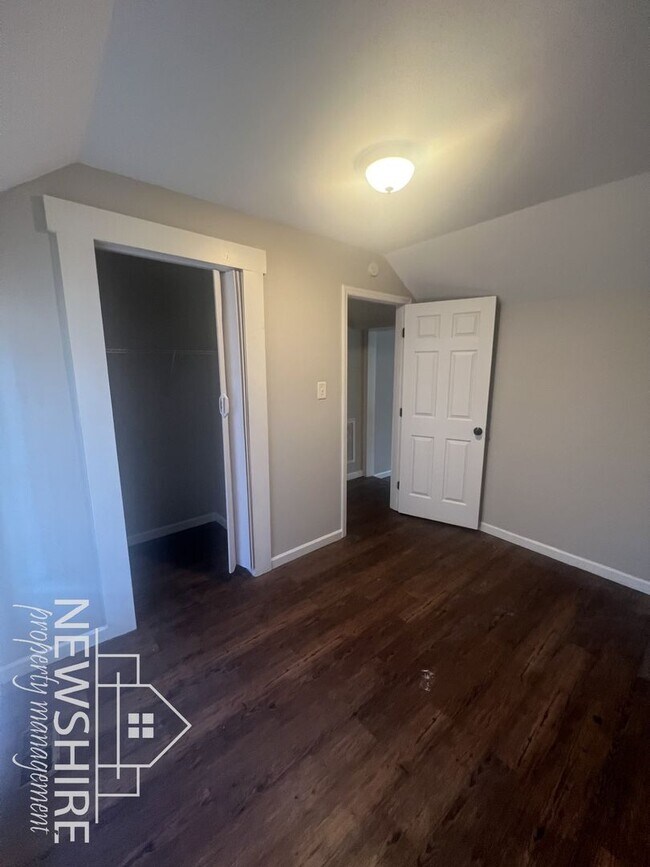 Building Photo - 1572 Farley Ave