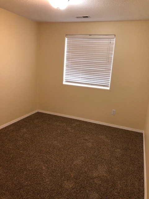 Building Photo - 6552 NE Deer Run St