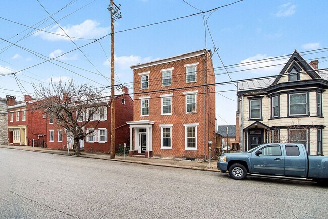 Building Photo - 145 S Pitt St