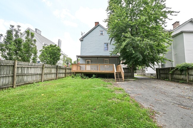 Building Photo - 4221 Bell St