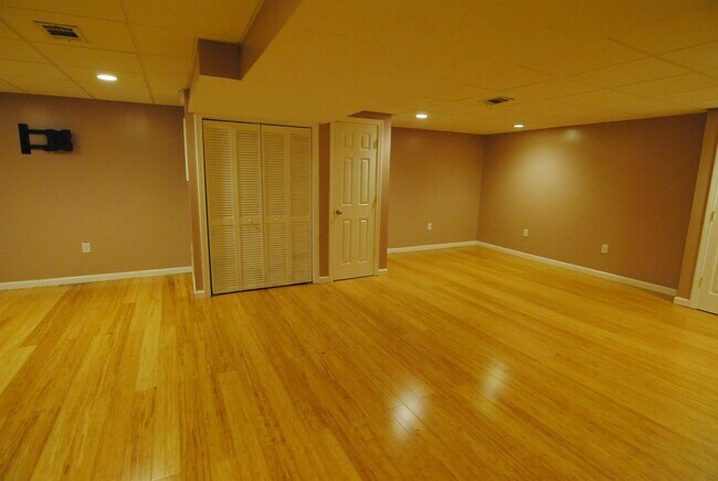 Building Photo - 78 Cadogan Way