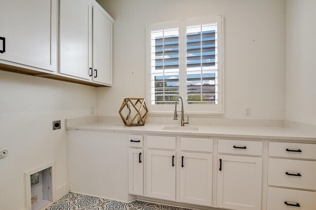 Building Photo - 935 Wesley Ridge Dr