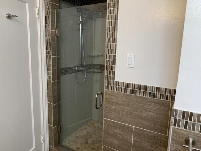 Building Photo - 3 bedroom in San Francisco CA 94116