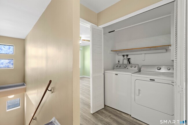 Building Photo - 267 Melba St