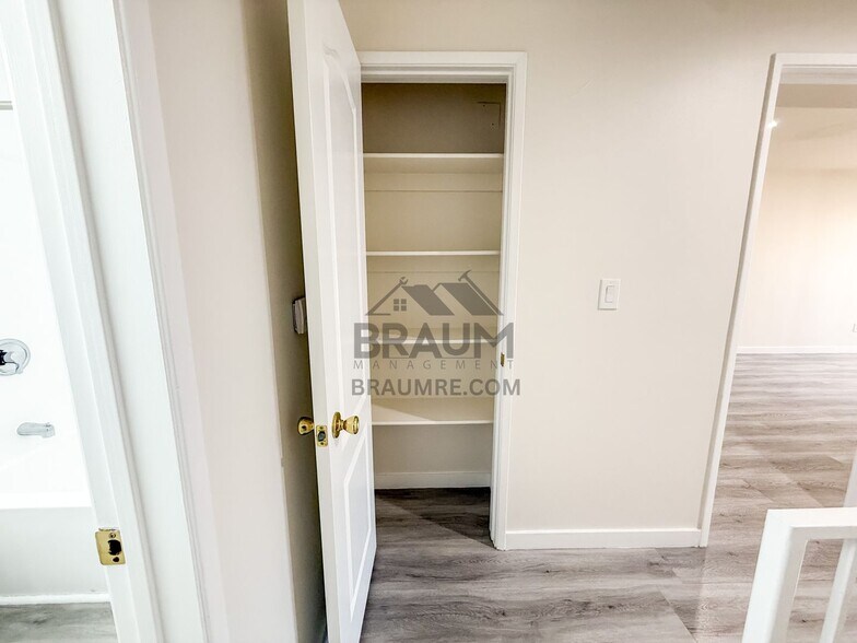 Building Photo - 7323 Winnetka Ave