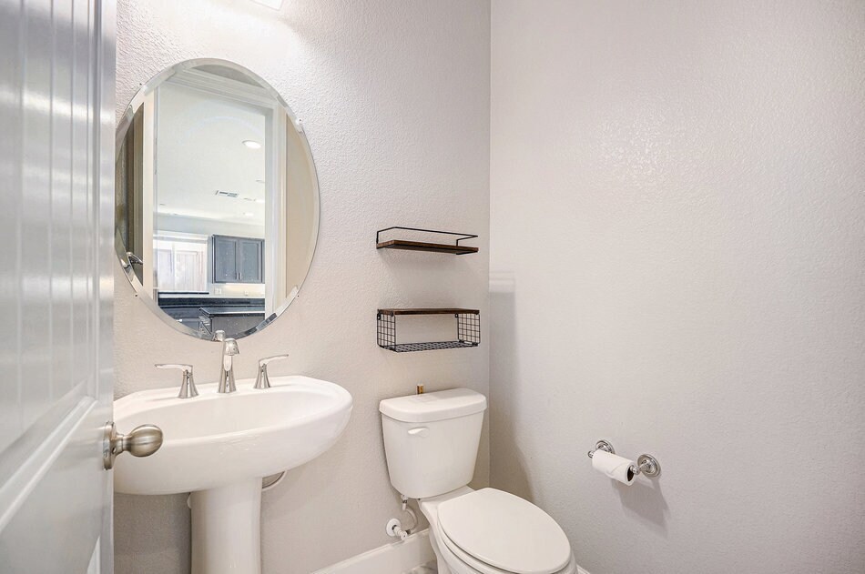 Building Photo - 31 Cortina Ct